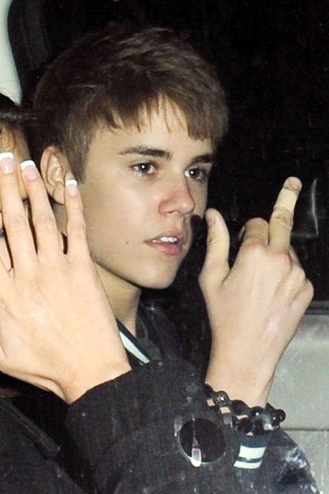 what does justin bieber signature look like. justin bieber middle finger